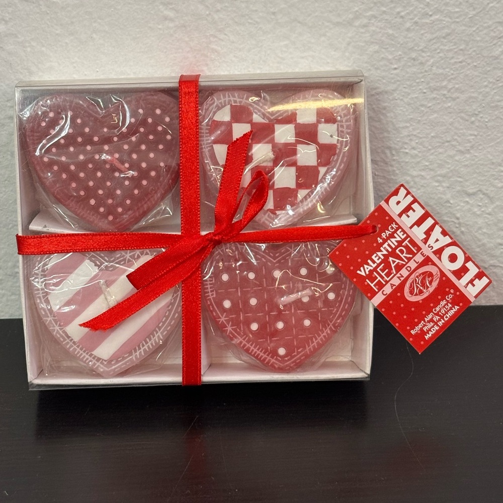 Robert Alan Candle Co 4-Pack Valentine Heart Shaped Floater Candle Gift Set